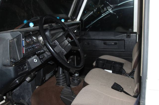 1991 White Land Rover Defender