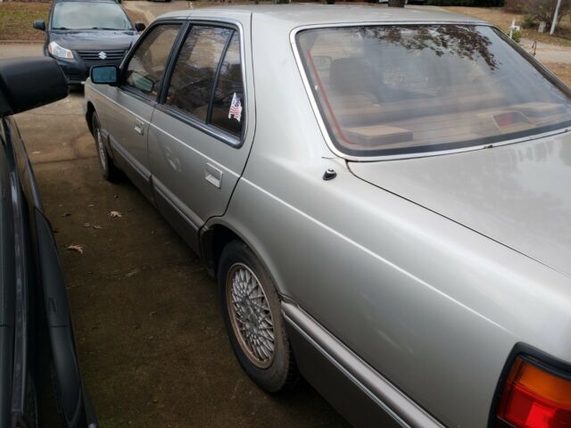 1991 Gold Mazda 929 Sedan