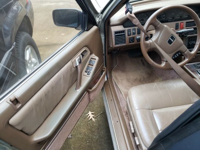 1991 Gold Mazda 929 Sedan