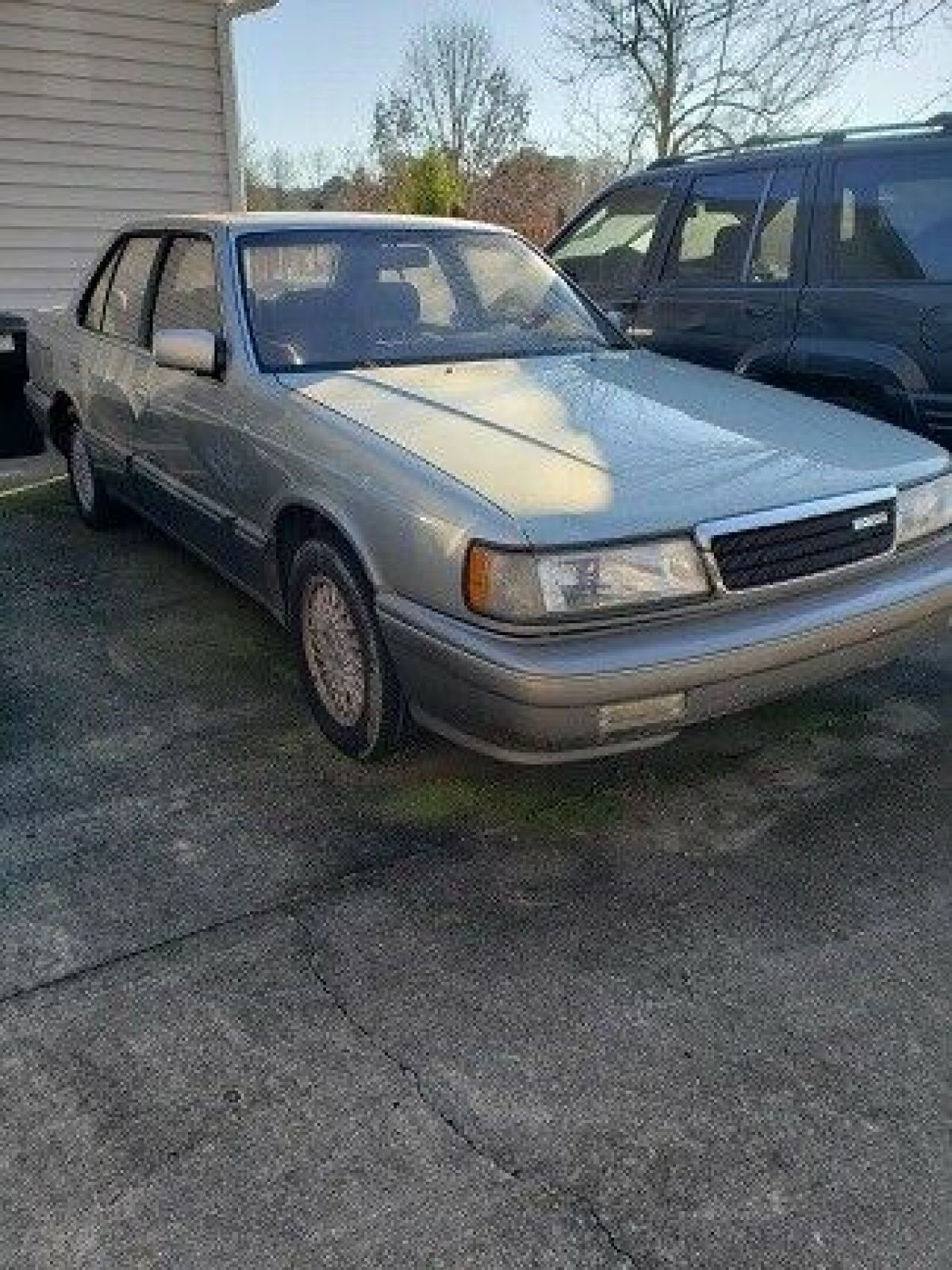1991 Gold Mazda 929 Sedan
