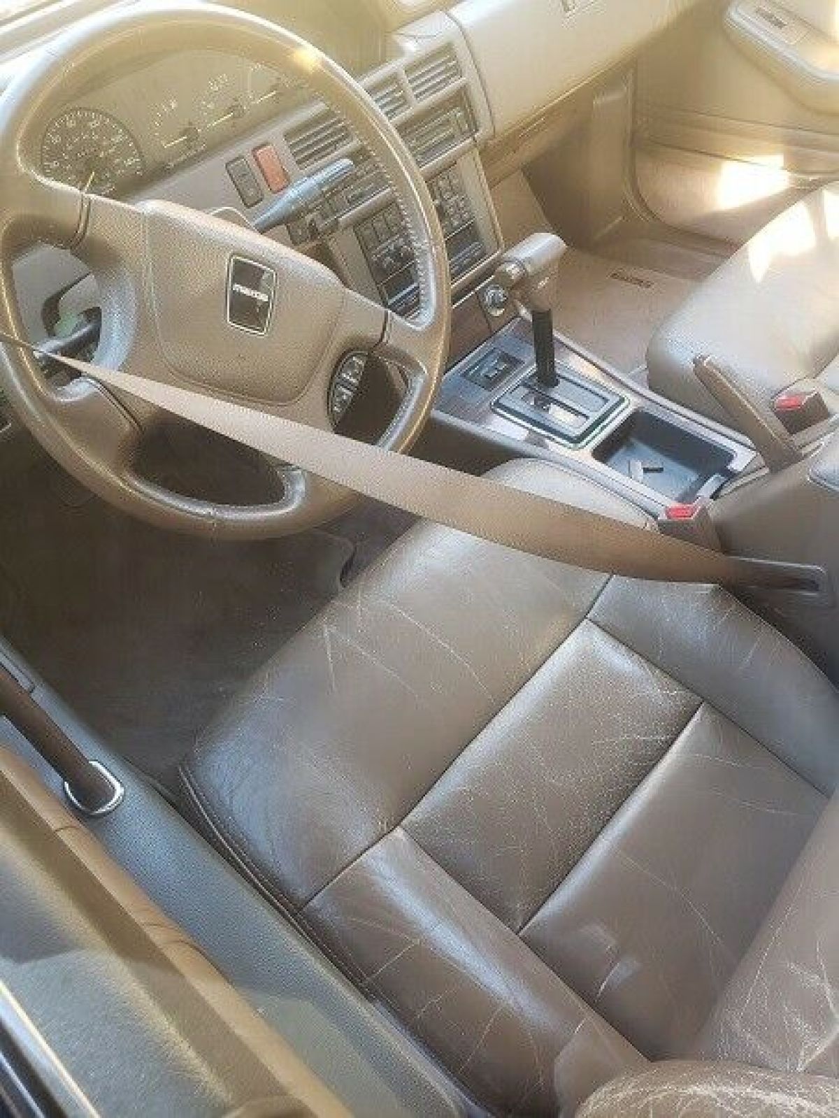 1991 Gold Mazda 929 Sedan