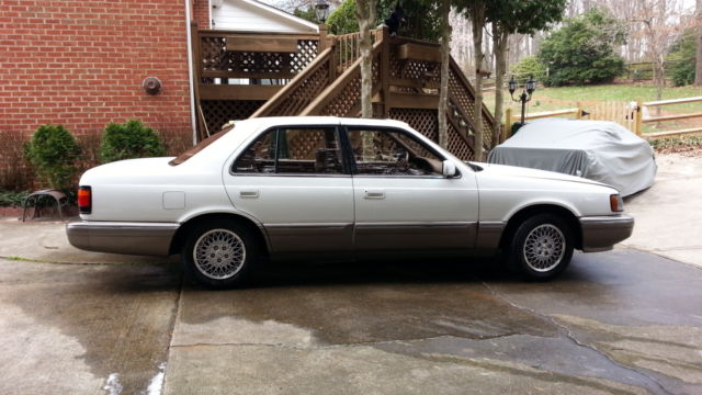 1991 White Mazda 929 Sedan