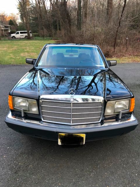 1991 Black Mercedes-Benz 300-Series Sedan