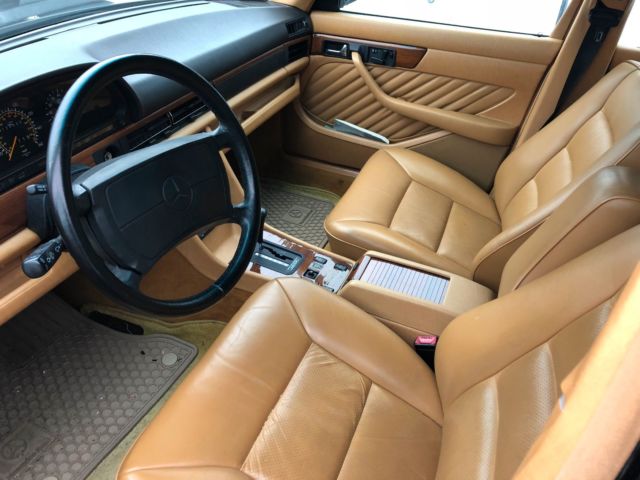 1991 Black Mercedes-Benz 300-Series Sedan