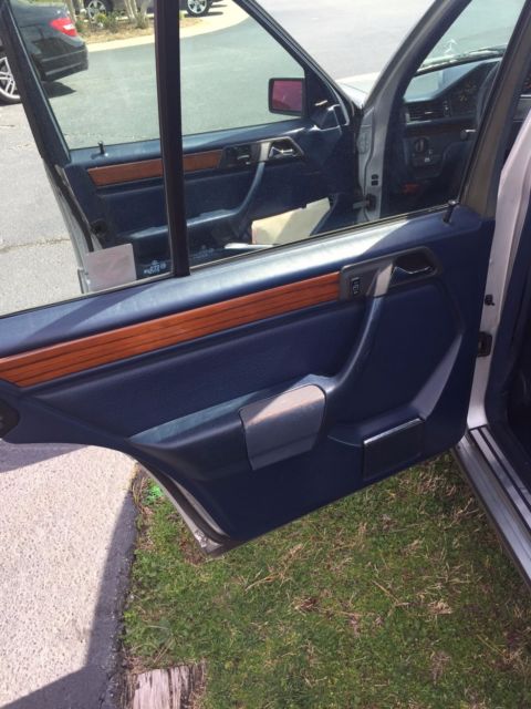 1991 Silver Mercedes-Benz 300-Series Wagon