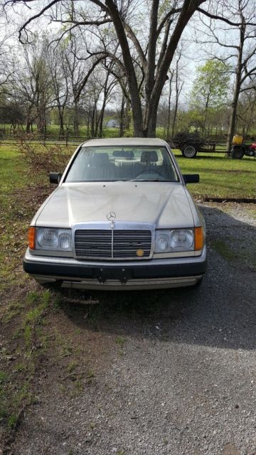 1991 Gold Mercedes-Benz 300-Series