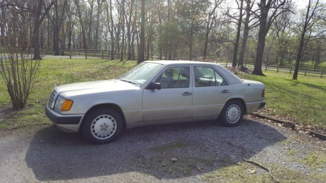 1991 Gold Mercedes-Benz 300-Series