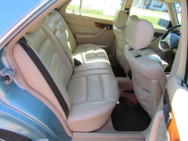 1991 Blue Mercedes-Benz 300-Series Sedan