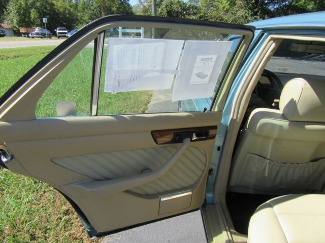 1991 Blue Mercedes-Benz 300-Series Sedan
