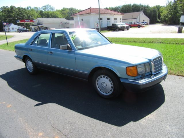 1991 Blue Mercedes-Benz 300-Series Sedan