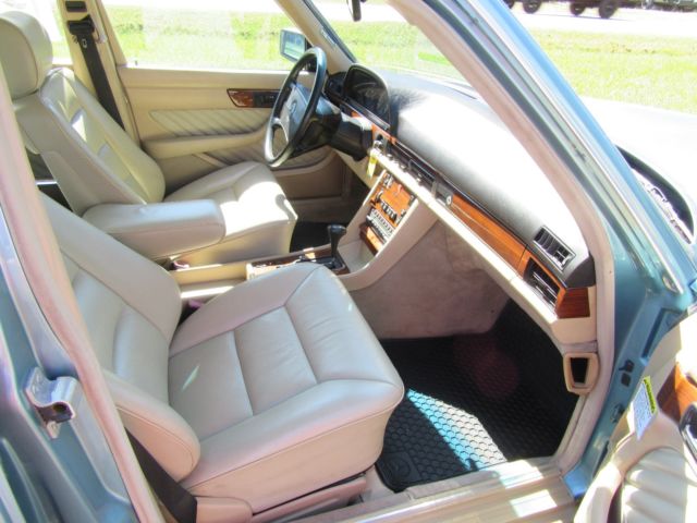 1991 Blue Mercedes-Benz 300-Series Sedan