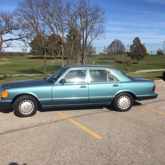 1991 Mercedes-Benz 300-Series