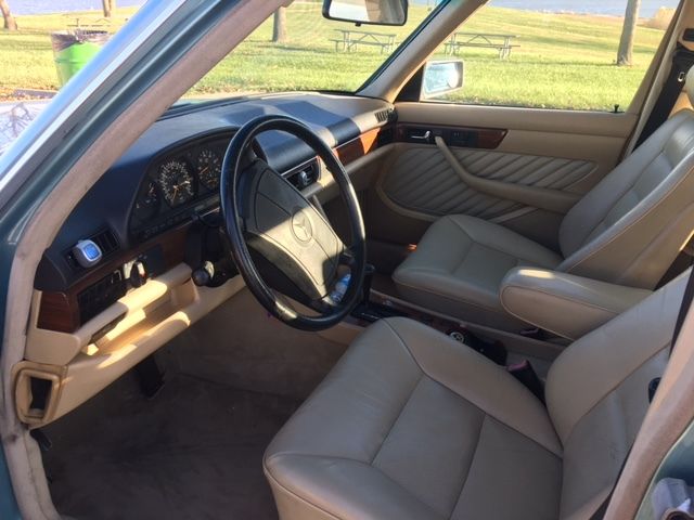 1991 Mercedes-Benz 300-Series