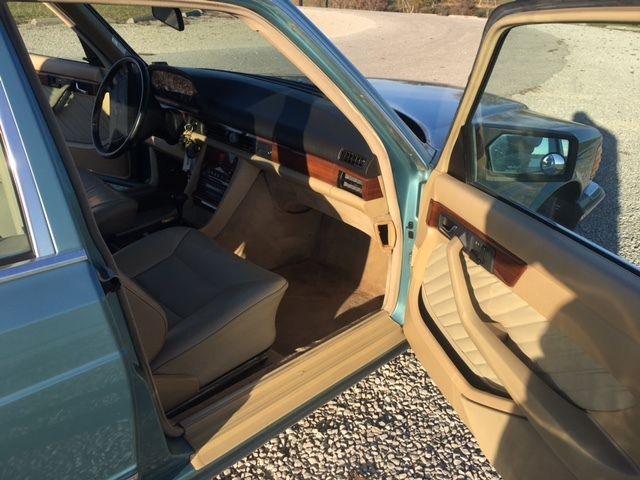 1991 Mercedes-Benz 300-Series