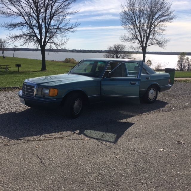 1991 Mercedes-Benz 300-Series