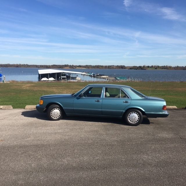 1991 Mercedes-Benz 300-Series