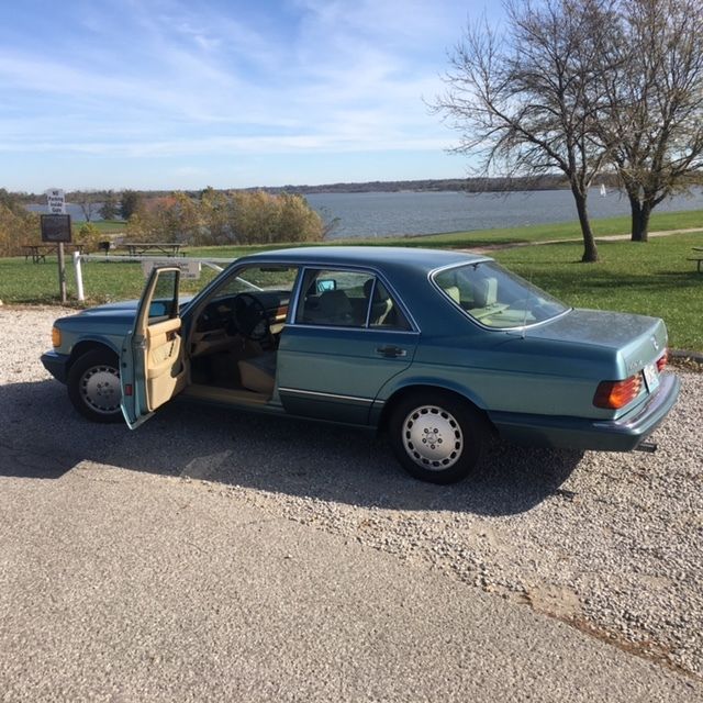 1991 Mercedes-Benz 300-Series