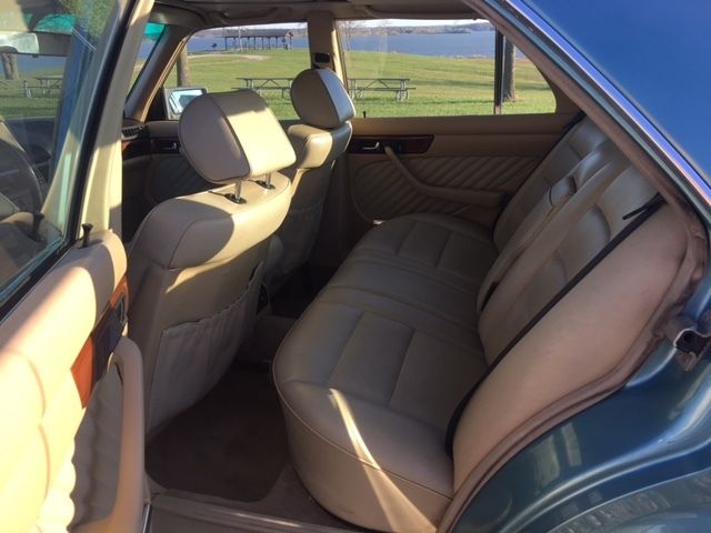 1991 Mercedes-Benz 300-Series