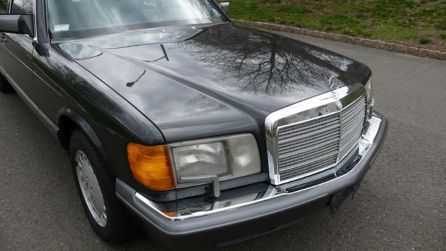 1991 Gray Mercedes-Benz 500-Series Sedan