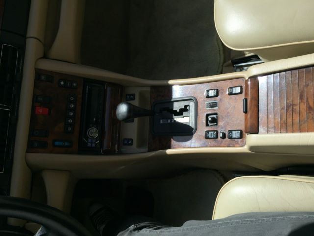 1991 White Mercedes-Benz 500-Series Coupe