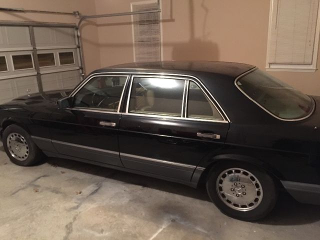 1991 Black Mercedes-Benz 500-Series Sedan