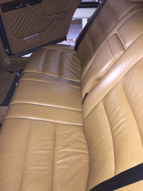 1991 Black Mercedes-Benz 500-Series Sedan