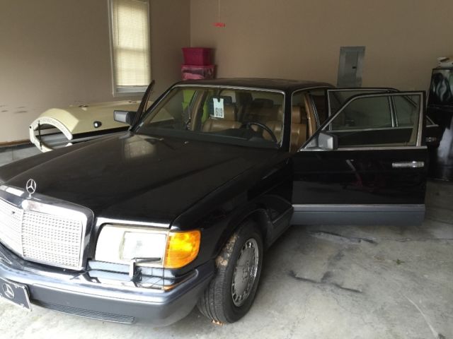 1991 Black Mercedes-Benz 500-Series Sedan