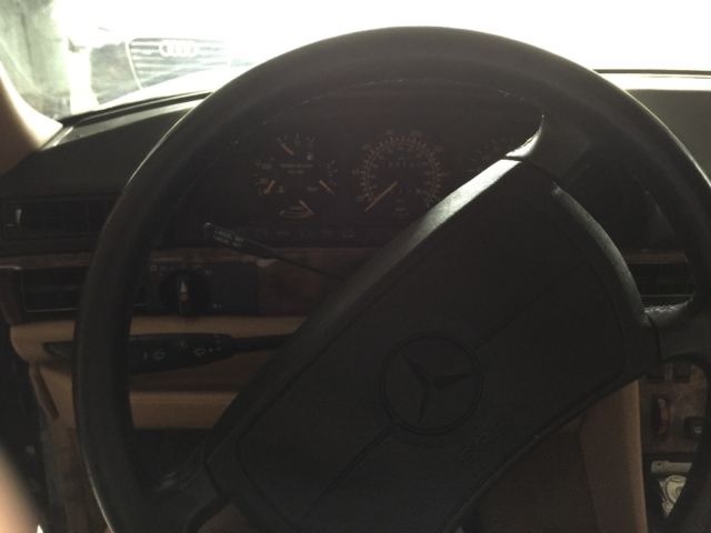 1991 Black Mercedes-Benz 500-Series Sedan