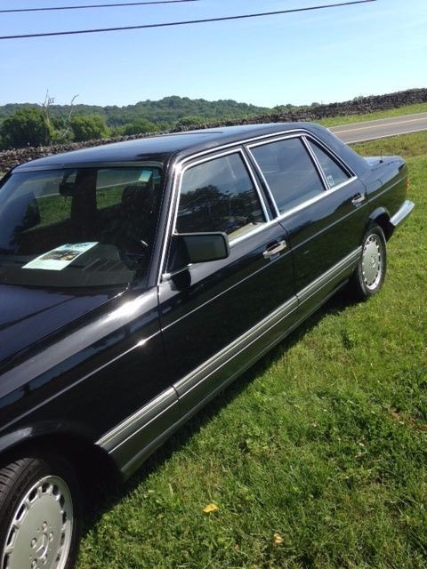 1991 Black Mercedes-Benz 500-Series Sedan