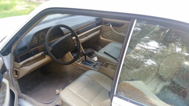 1991 White Mercedes-Benz 500-Series Coupe