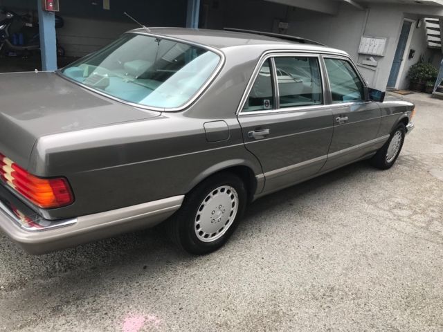1991 Gray Mercedes-Benz 300-Series Sedan