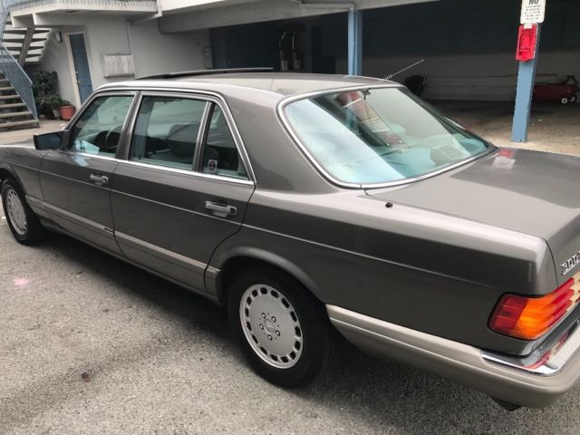 1991 Gray Mercedes-Benz 300-Series Sedan