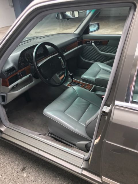 1991 Gray Mercedes-Benz 300-Series Sedan