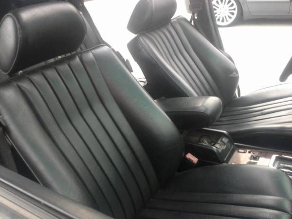 19910000 Black Mercedes-Benz 300-Series Wagon