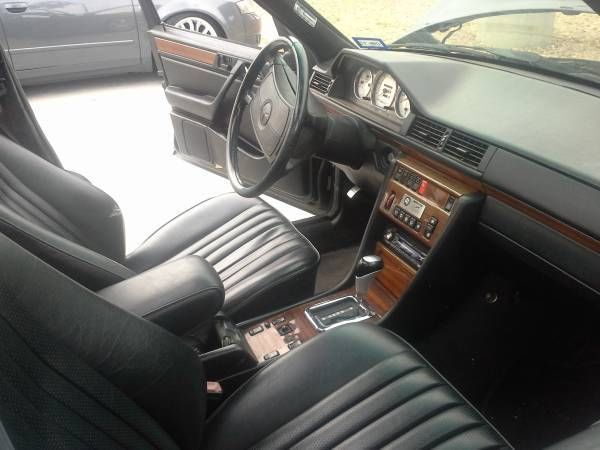 19910000 Black Mercedes-Benz 300-Series Wagon