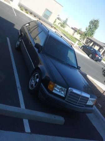 19910000 Black Mercedes-Benz 300-Series Wagon