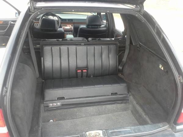 19910000 Black Mercedes-Benz 300-Series Wagon