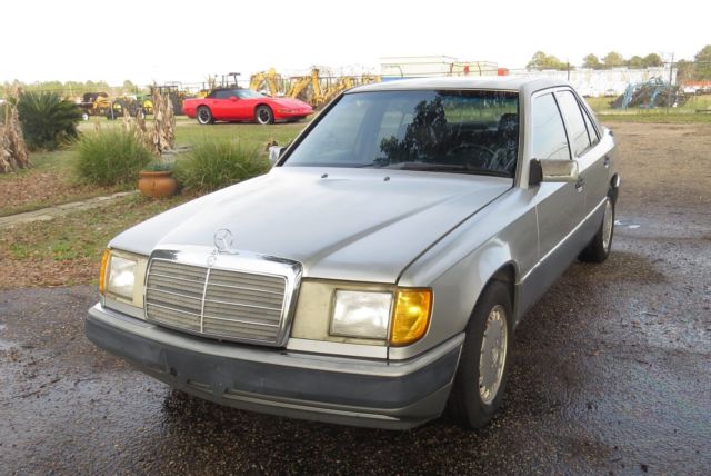 1991 Silver Mercedes-Benz 300-Series Sedan