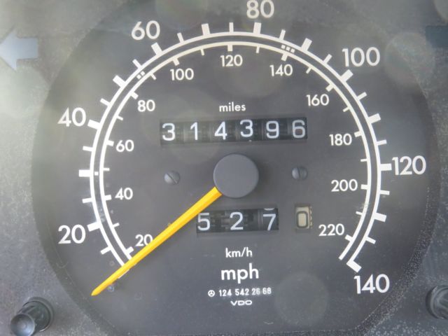 1991 Silver Mercedes-Benz 300-Series Sedan