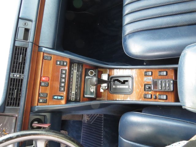 1991 Silver Mercedes-Benz 300-Series Sedan