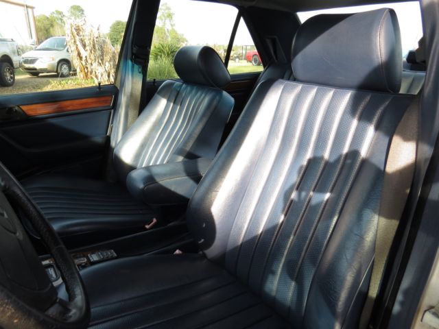 1991 Silver Mercedes-Benz 300-Series Sedan