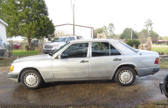 1991 Silver Mercedes-Benz 300-Series Sedan