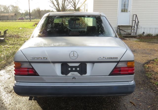 1991 Silver Mercedes-Benz 300-Series Sedan