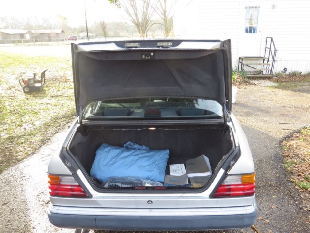 1991 Silver Mercedes-Benz 300-Series Sedan