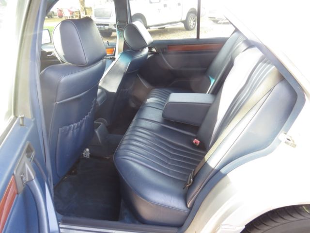 1991 Silver Mercedes-Benz 300-Series Sedan