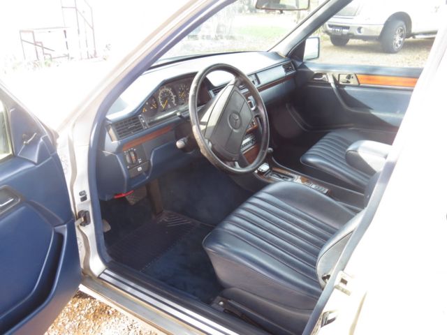 1991 Silver Mercedes-Benz 300-Series Sedan