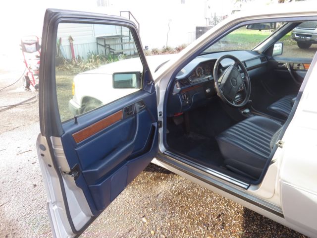 1991 Silver Mercedes-Benz 300-Series Sedan