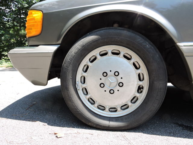 1991 Gray Mercedes-Benz 400-Series Sedan