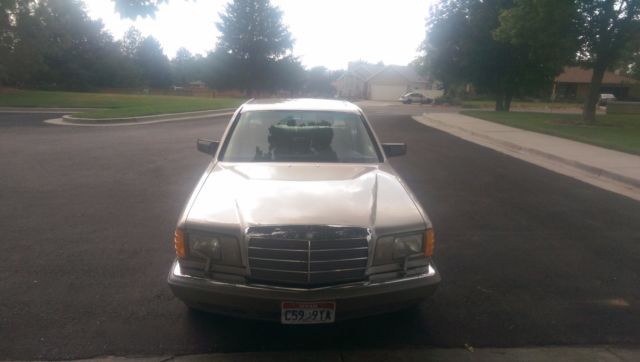 1991 Gray Mercedes-Benz 400-Series Sedan