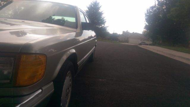 1991 Gray Mercedes-Benz 400-Series Sedan